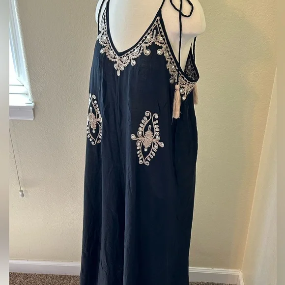 Black and Gold Embellished Jumpsuit - Picture 5 of 16